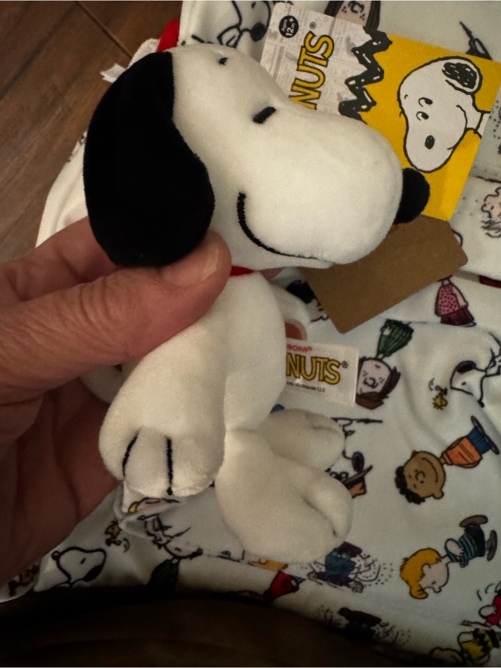 🚨 Peanuts White Character Backpack with Multicolor Print.& SNOOPY PURSE CHARM - Picture 2 of 6